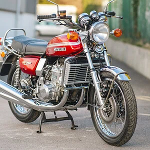 WIN THIS 1975 Suzuki GT750 Le Mans + £500 In Cash!