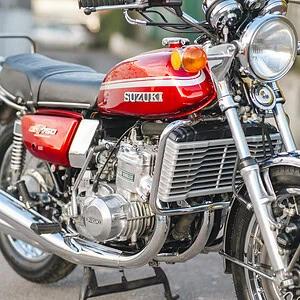 WIN THIS 1975 Suzuki GT750 Le Mans + £500 In Cash!