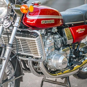 WIN THIS 1975 Suzuki GT750 Le Mans + £500 In Cash!