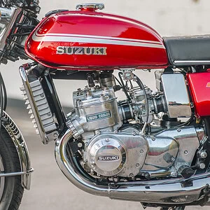 WIN THIS 1975 Suzuki GT750 Le Mans + £500 In Cash!