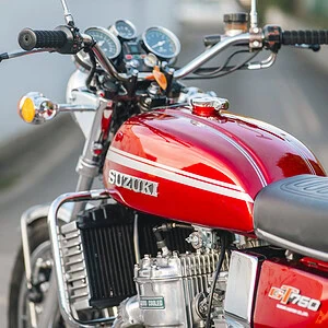 WIN THIS 1975 Suzuki GT750 Le Mans + £500 In Cash!