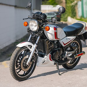 WIN THIS 1981 Yamaha RD350LC 4L1 + £500 In Cash!