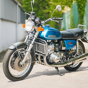 WIN THIS 1974 Suzuki GT750 L + £500 In Cash! (LOW ODDS 1/1750)