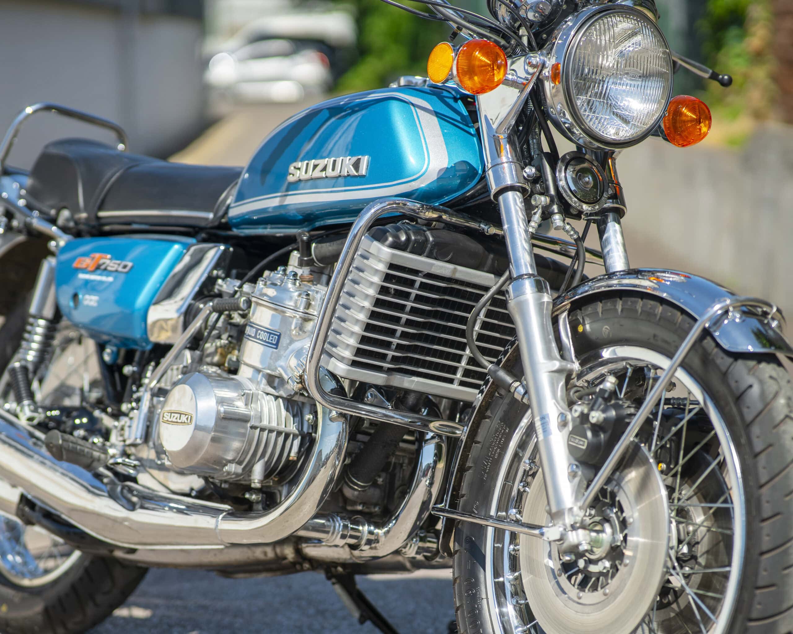 アンティークブルーベア WIN THIS 1974 Suzuki GT750L – In Stunning Metallic Blue + £500