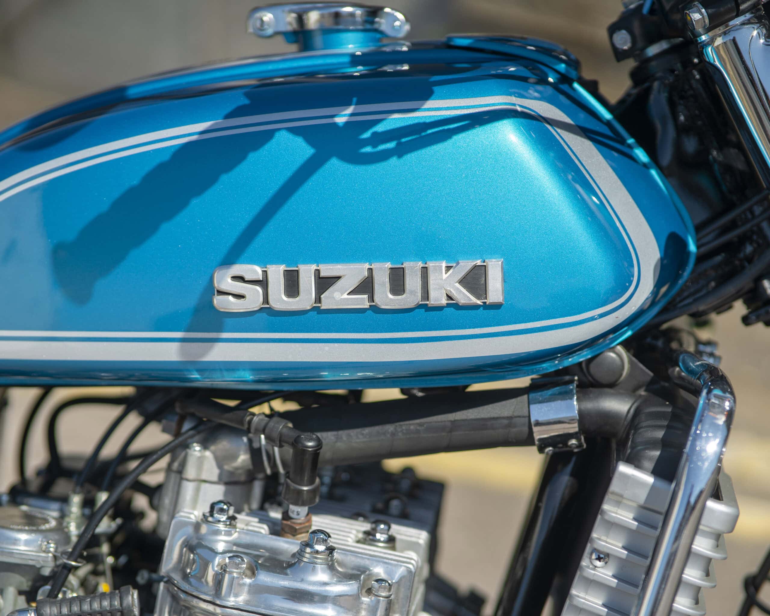 アンティークブルーベア WIN THIS 1974 Suzuki GT750L – In Stunning Metallic Blue + £500