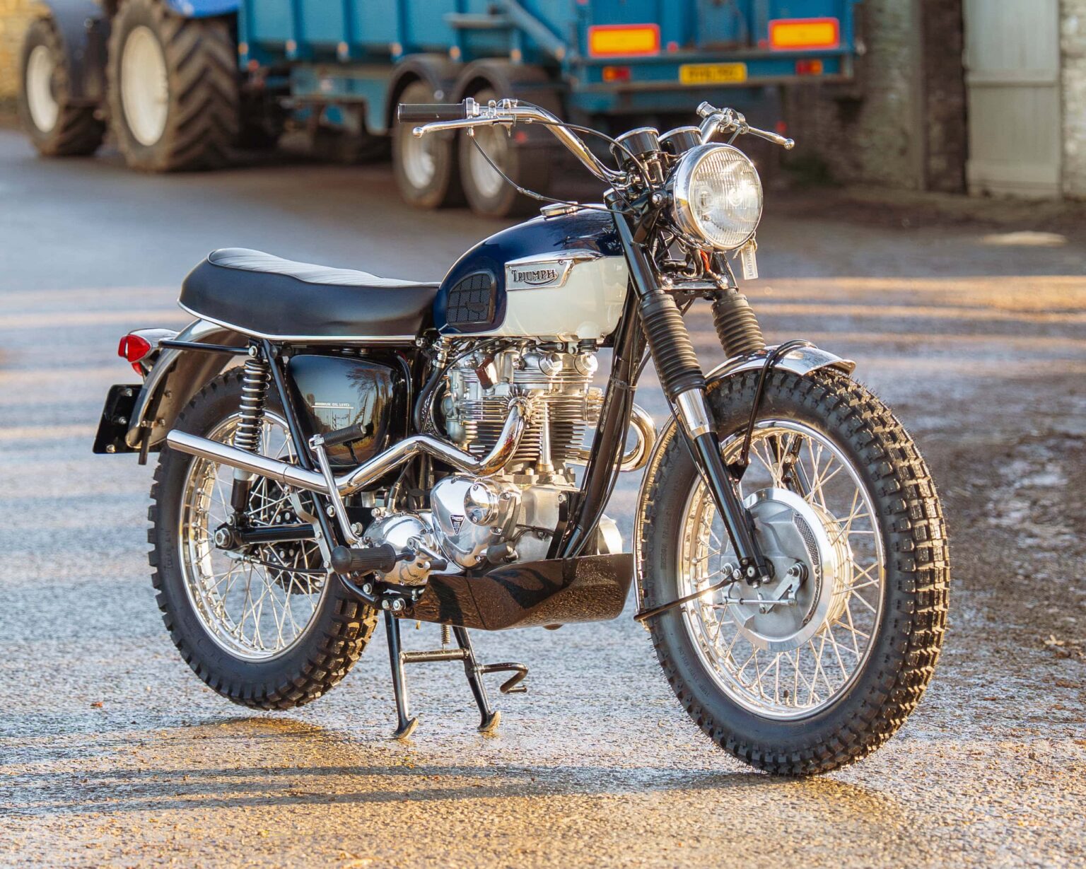 Classic Triumph motorcycle with vintage styling, chrome details, and rugged tyres for performance.