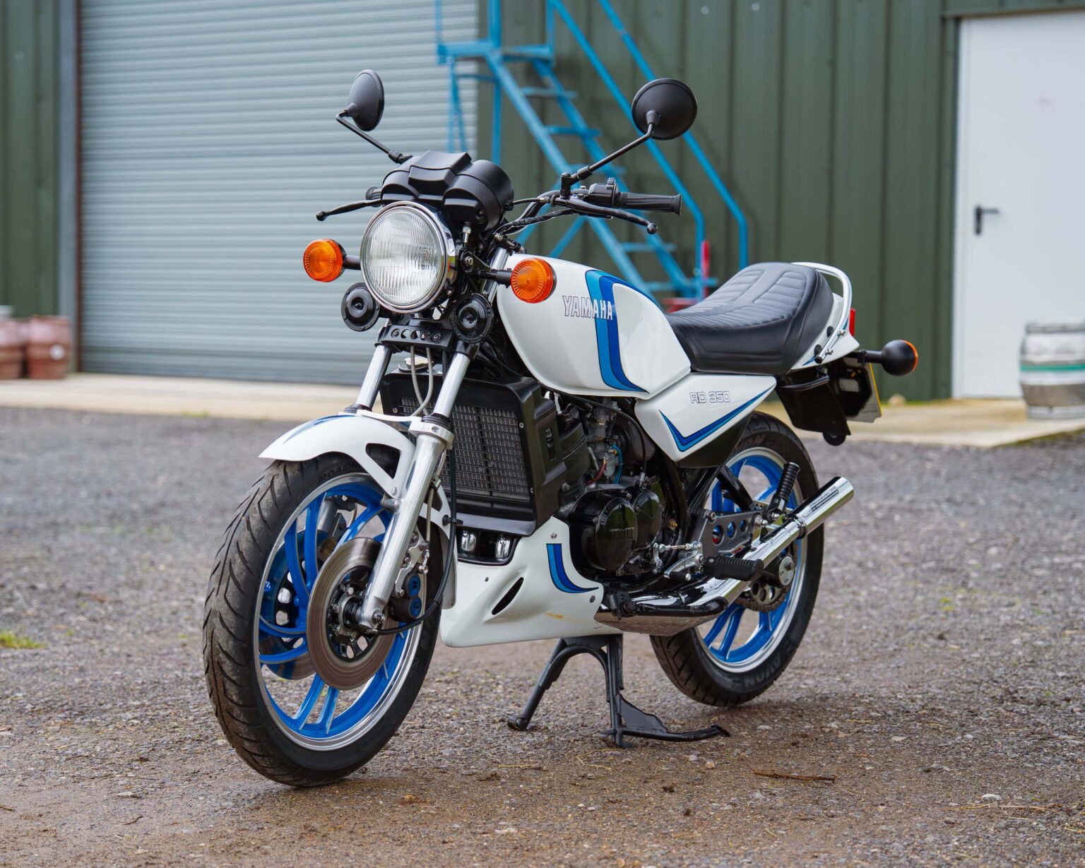 Vintage Yamaha RD350 motorcycle with white and blue livery, perfect for vintage racing events.