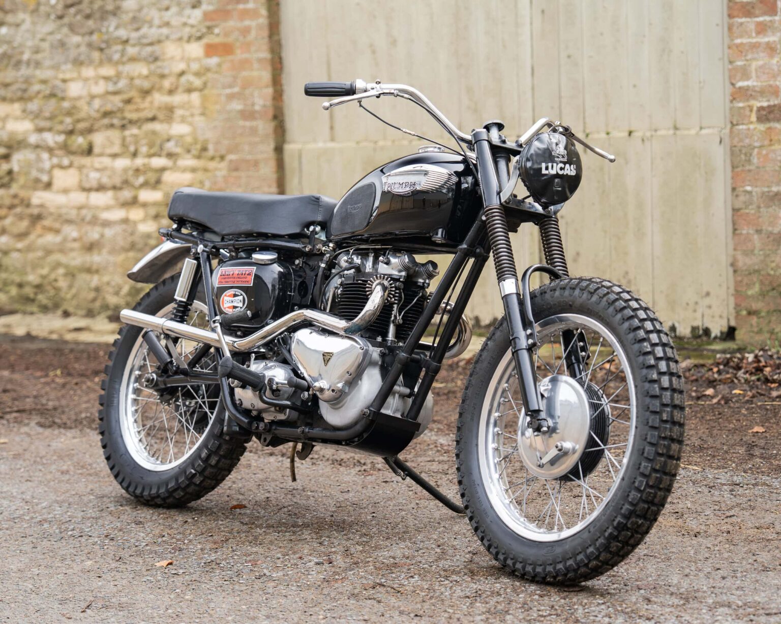Style motorcycle for classic racing events.